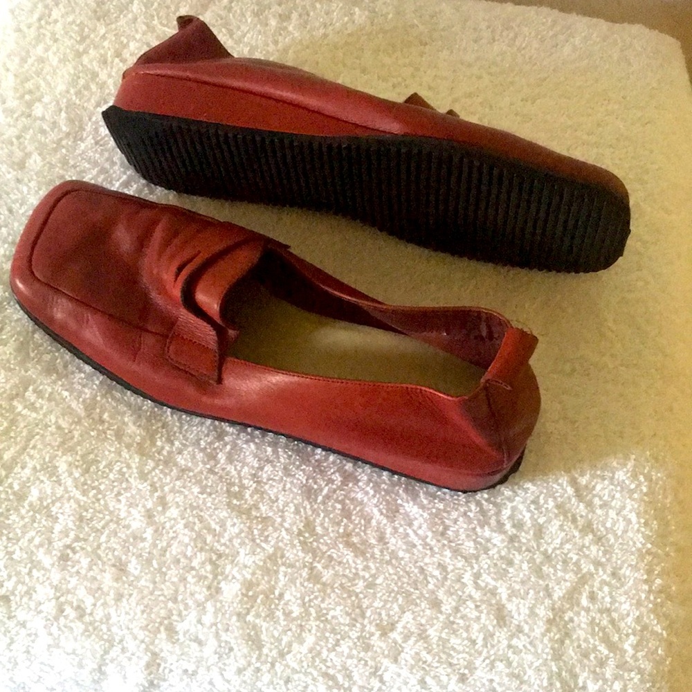 Wine leather upper hand made sole,Man made lining.